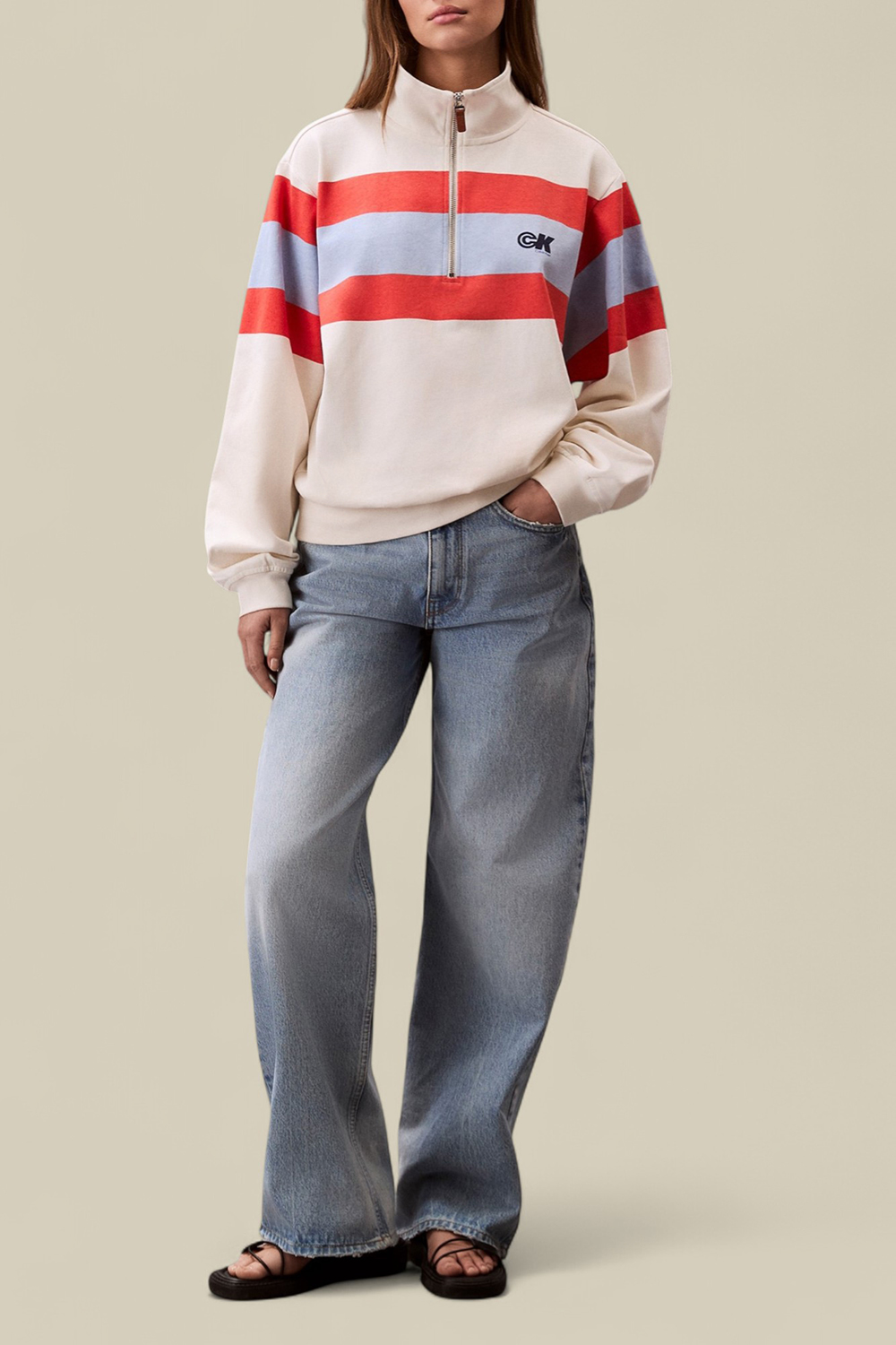 תמונת כל הלוק של סווטשירט